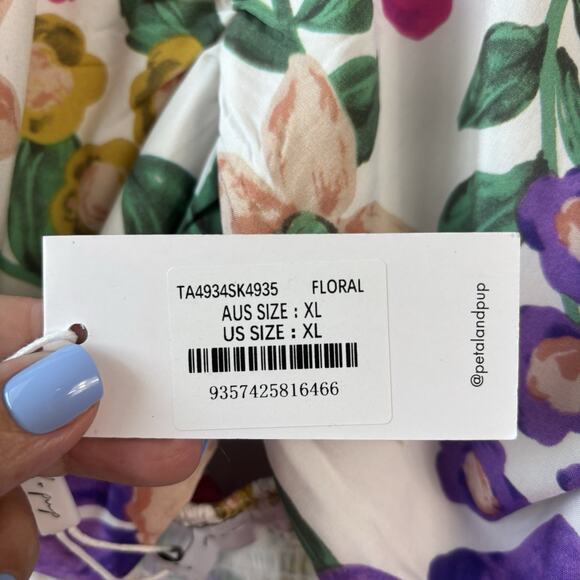 Petal And Pup Womens Top XL Crop Halter Floral Tie Smock V Neck New With Tag - Picture 3 of 10